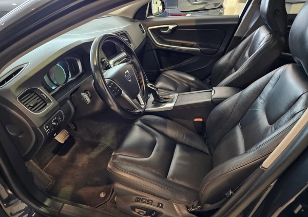 Volvo V60 cena 79900 przebieg: 231000, rok produkcji 2014 z Jeziorany małe 562